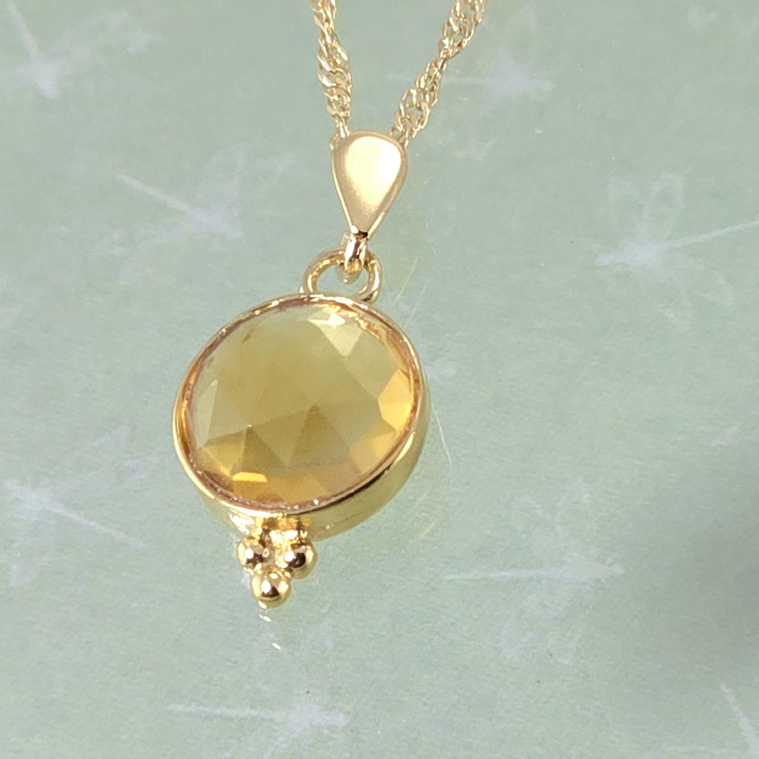 עגילי זהב עגולים משובצים בציטרין