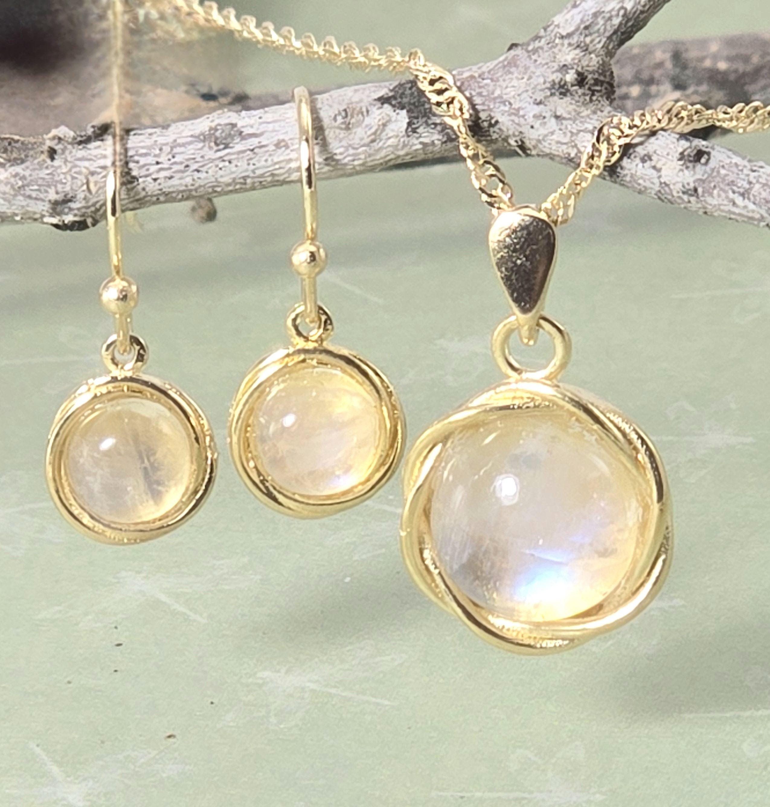 סט תכשיטי מונסטון, עגילי זהב ותליון שרשרת משובצים באבן מונסטון