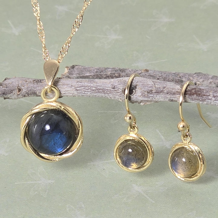 סט תכשיטי לברדוריט, עגילי זהב לברדוריט ותליון שרשרת
