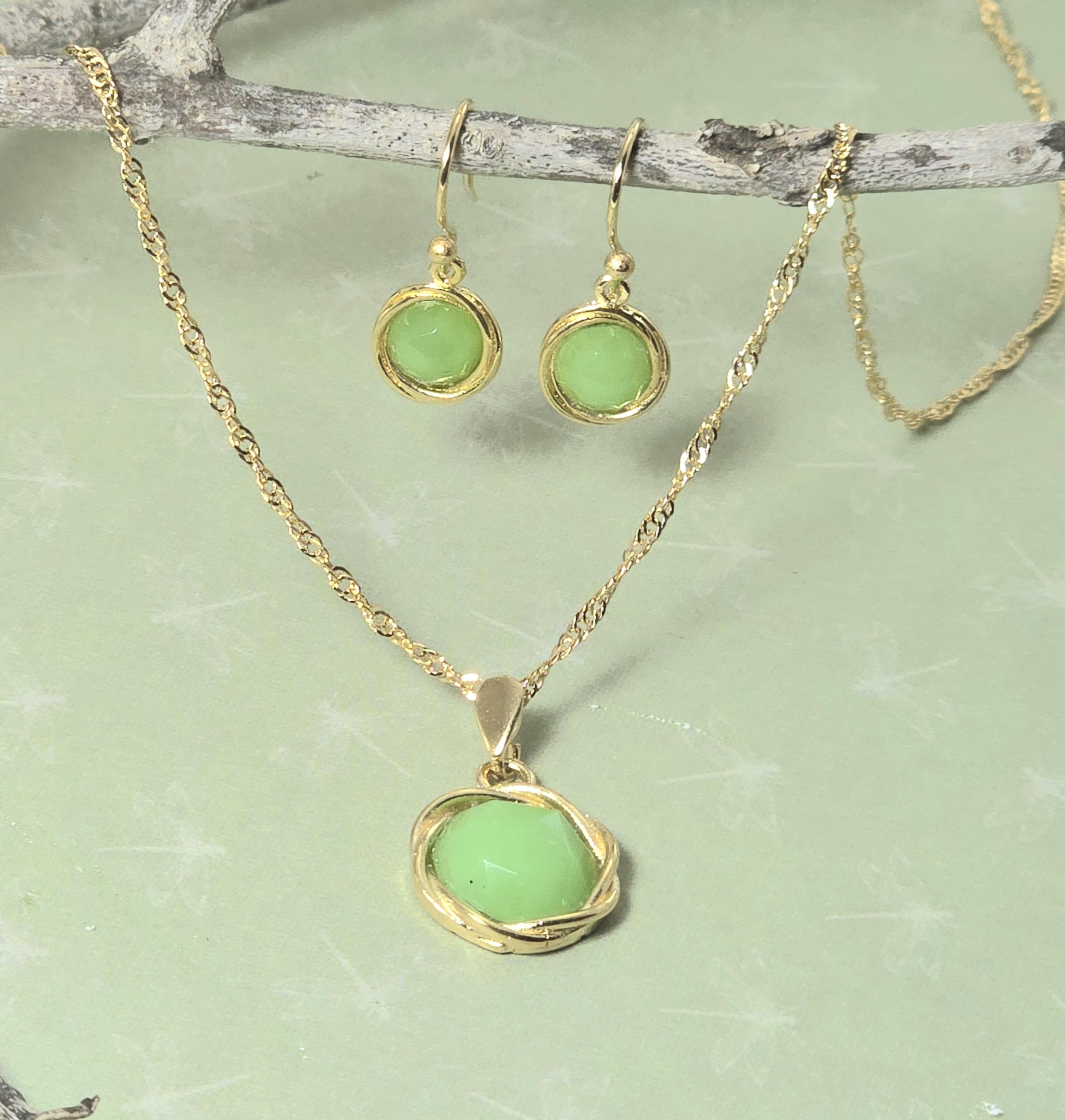 סט תכשיטי ירקן, עגילי זהב ירוקים ותליון שרשרת