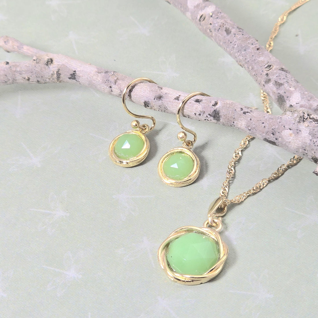 סט תכשיטי ירקן, עגילי זהב ירוקים ותליון שרשרת