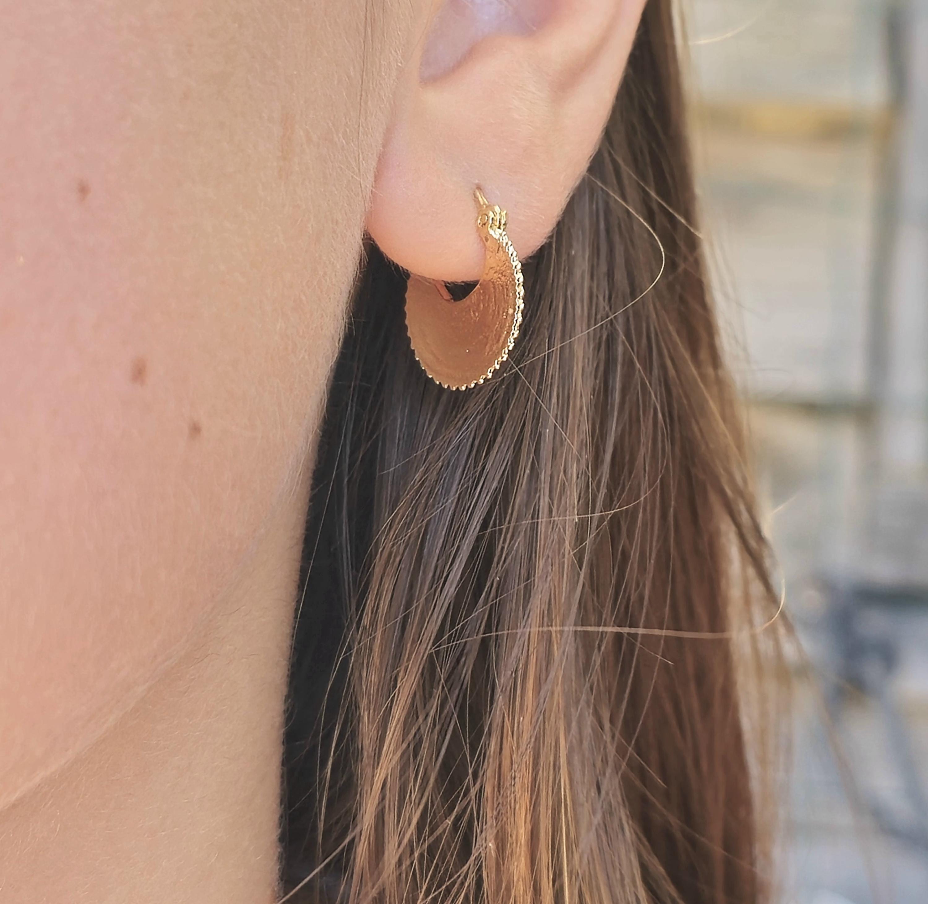 עגילי חישוק זהב בצורת סהר, עגילי חישוק זהב קטנים