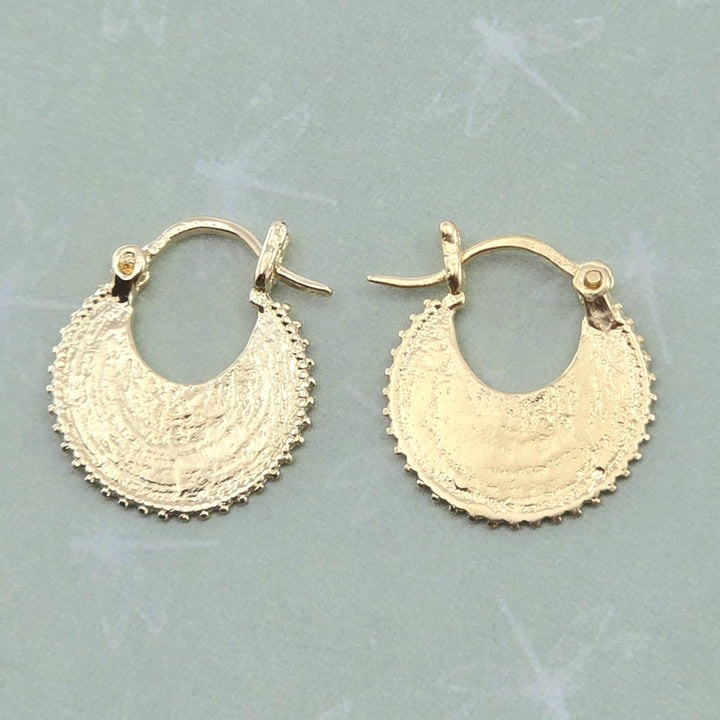 עגילי חישוק זהב בצורת סהר, עגילי חישוק זהב קטנים