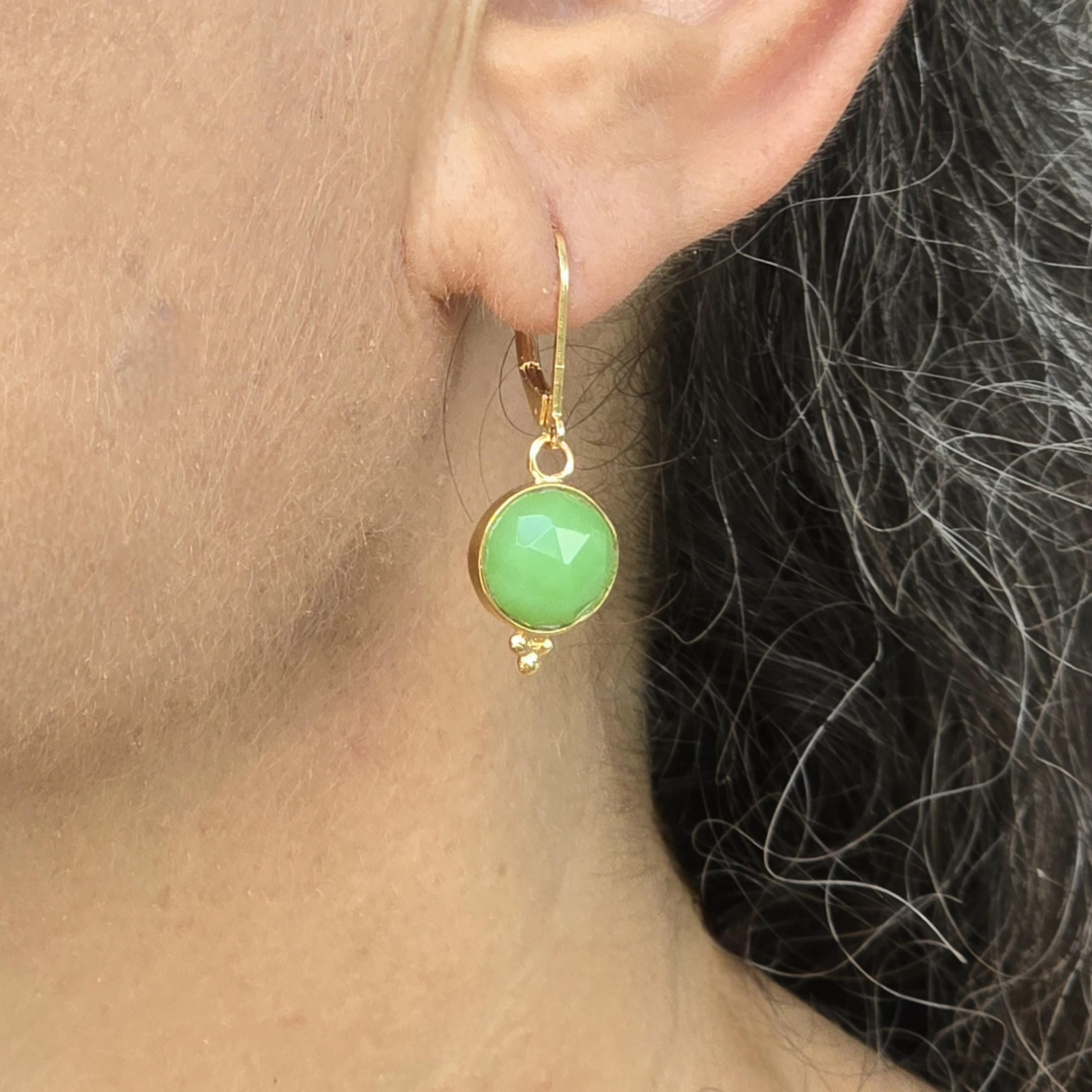 עגילי זהב 14 קראט משובצים באבן מונסטון