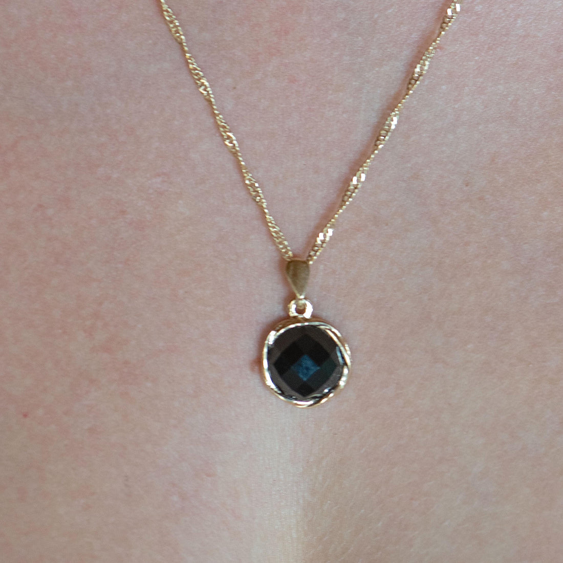 תליון שרשרת אוניקס שחור מזהב מלא 14 קראט