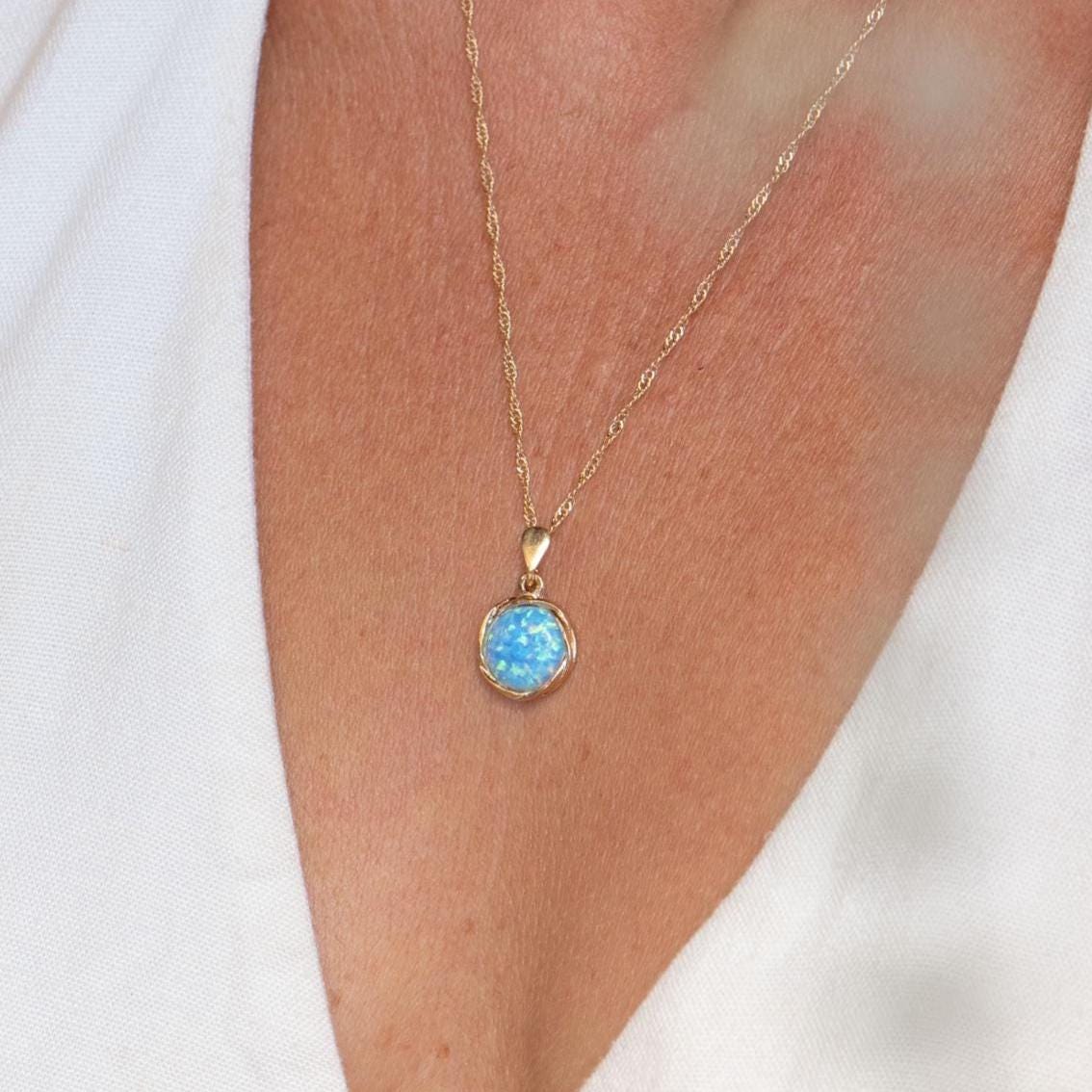 שרשרת תליון אופל זהב 14 קראט בעבודת יד - אבן כחולה עגולה