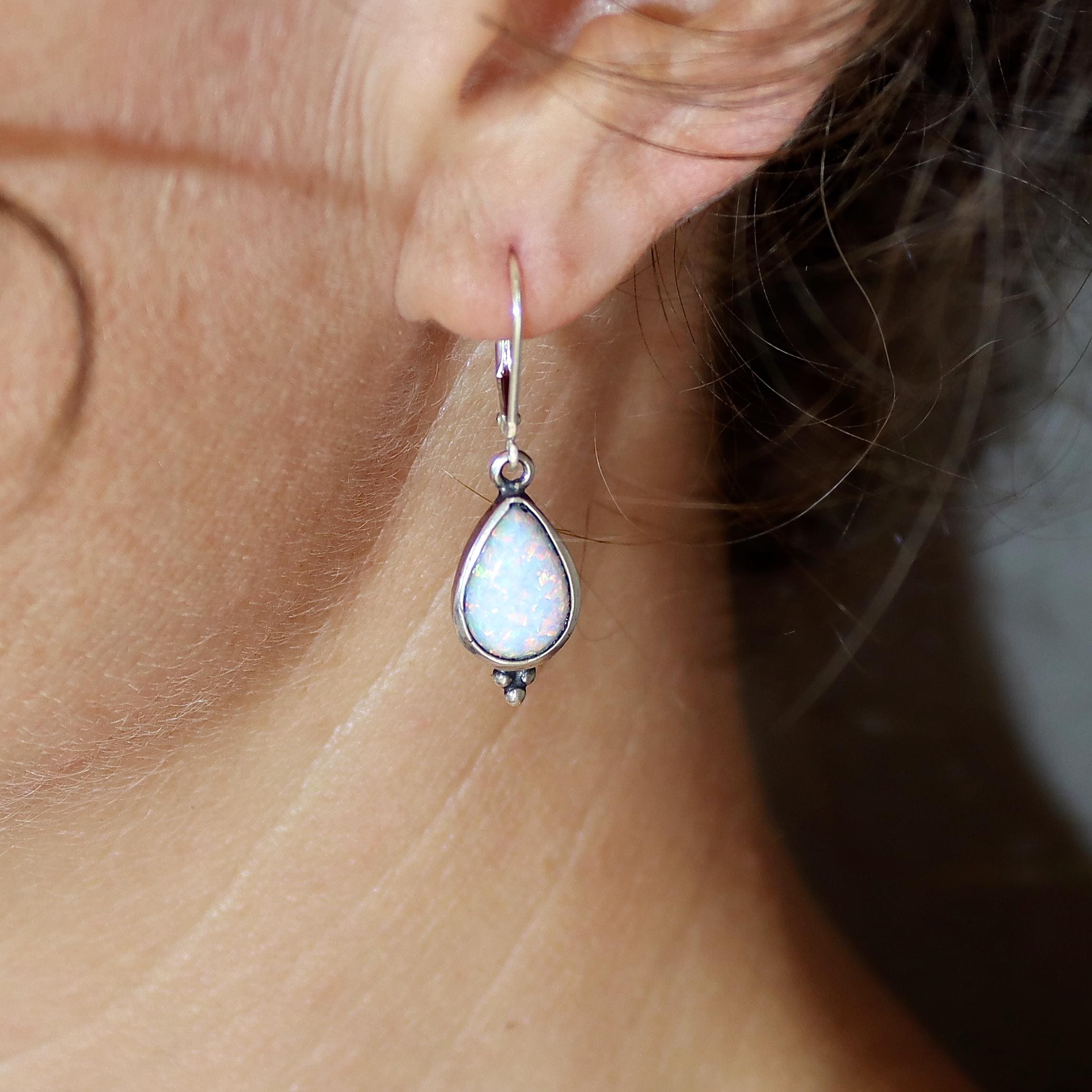 עגיל אופל כסף סטרלינג 925 בצורת טיפה לאישה