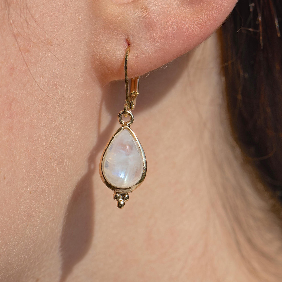 עגילי זהב 14 קראט מלאים משובצים באבן ירח לנשים, תכשיטי אבן לידה אלגנטיים, מתנה לאישה, מתנת יום נישואין עבורה