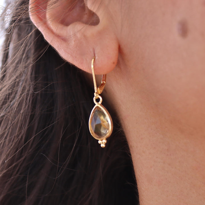 עגילי ציטרין מזהב 14 קראט, עגילים תלויים עם אבן צהובה, עגילי אבן לידה בנובמבר, עגילי אבן חן בצורת אגס לנשים