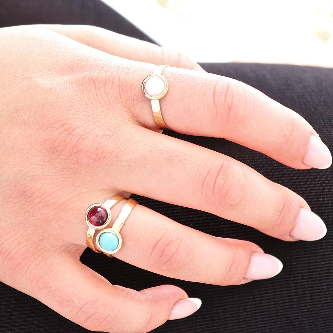 טבעת אמטיסט מזהב 14 קראט משובצת באבן ריקוע