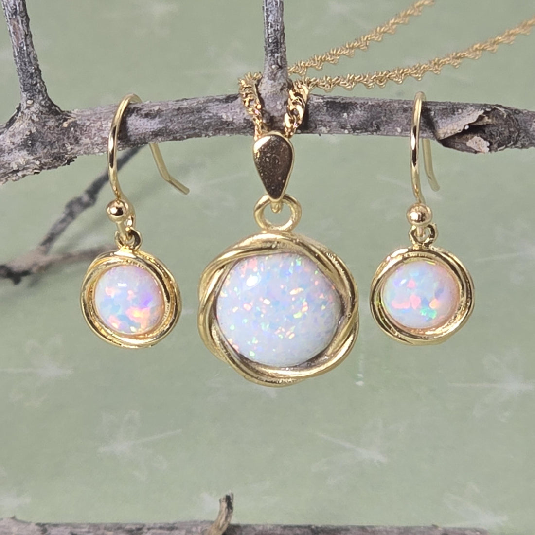 סט תכשיטי זהב לבן אופל, עגילים ותליון מצופים זהב 14 קראט