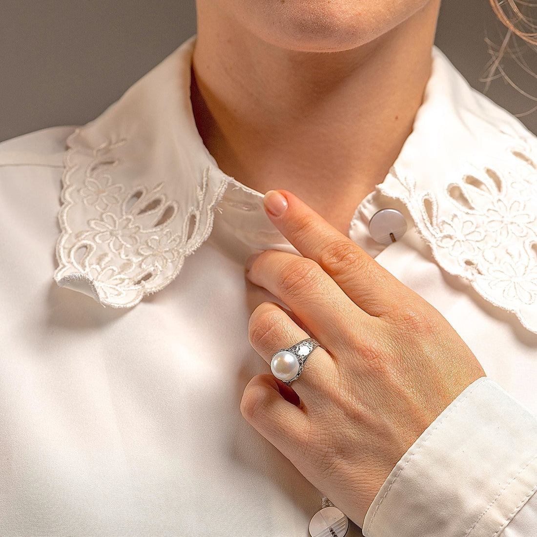 טבעת זהב פנינה מרוקעת