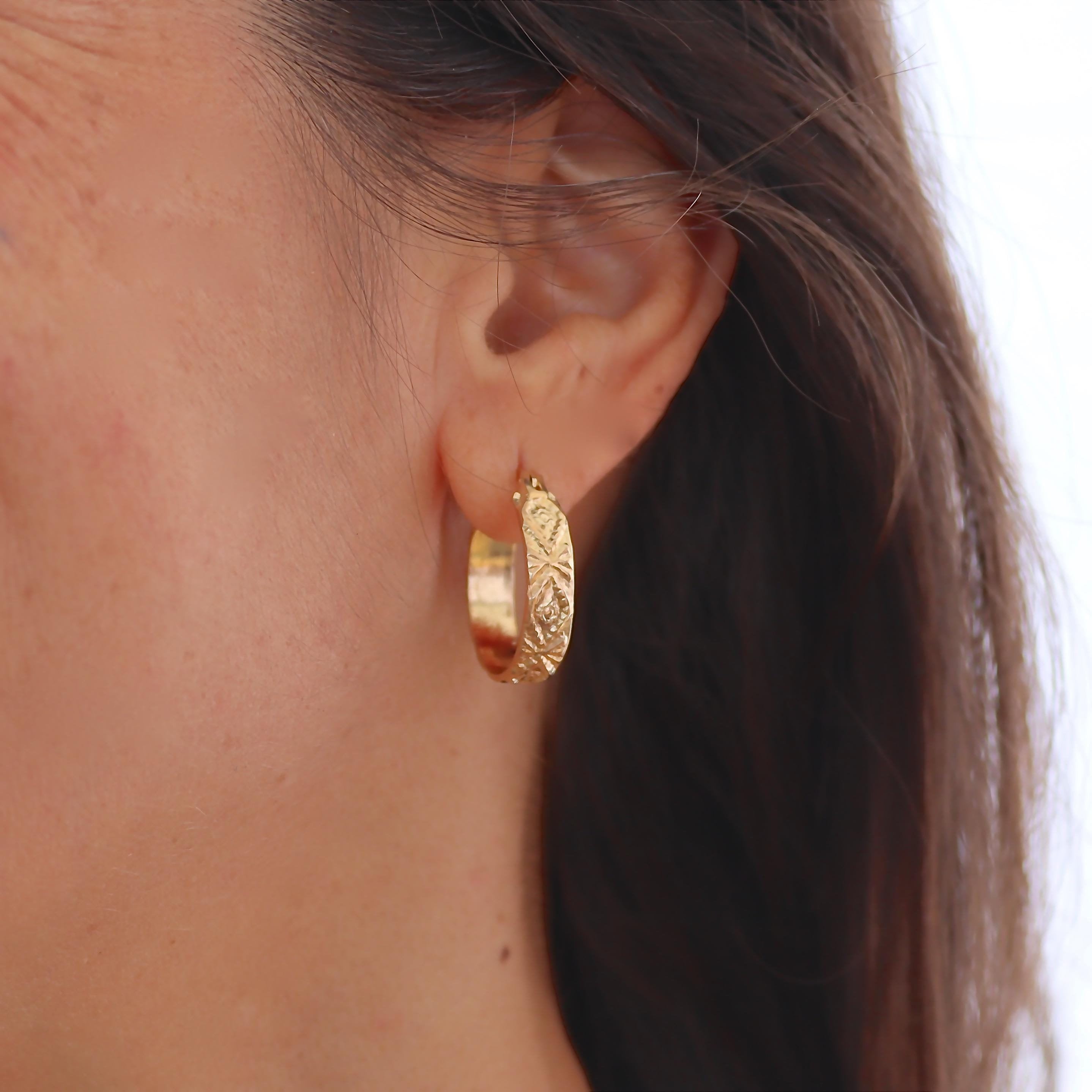 עגילי חישוק זהב 14 קראט בעבודת יד עם טקסטורה, תכשיטים בסגנון ויקטוריאני וינטג', עגילי זהב מלא קלאסיים לנשים