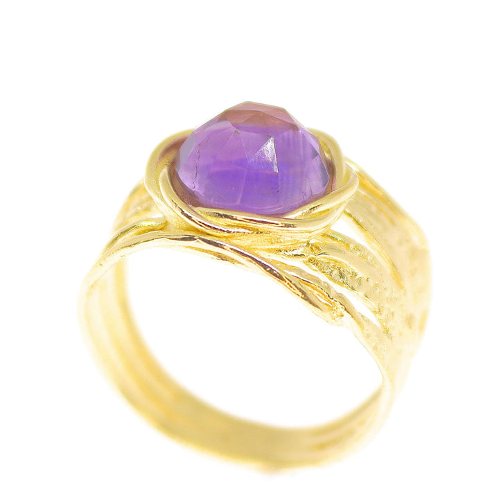 טבעת אבן, טבעת זהב רחבה ועבה עם אבן גדולה